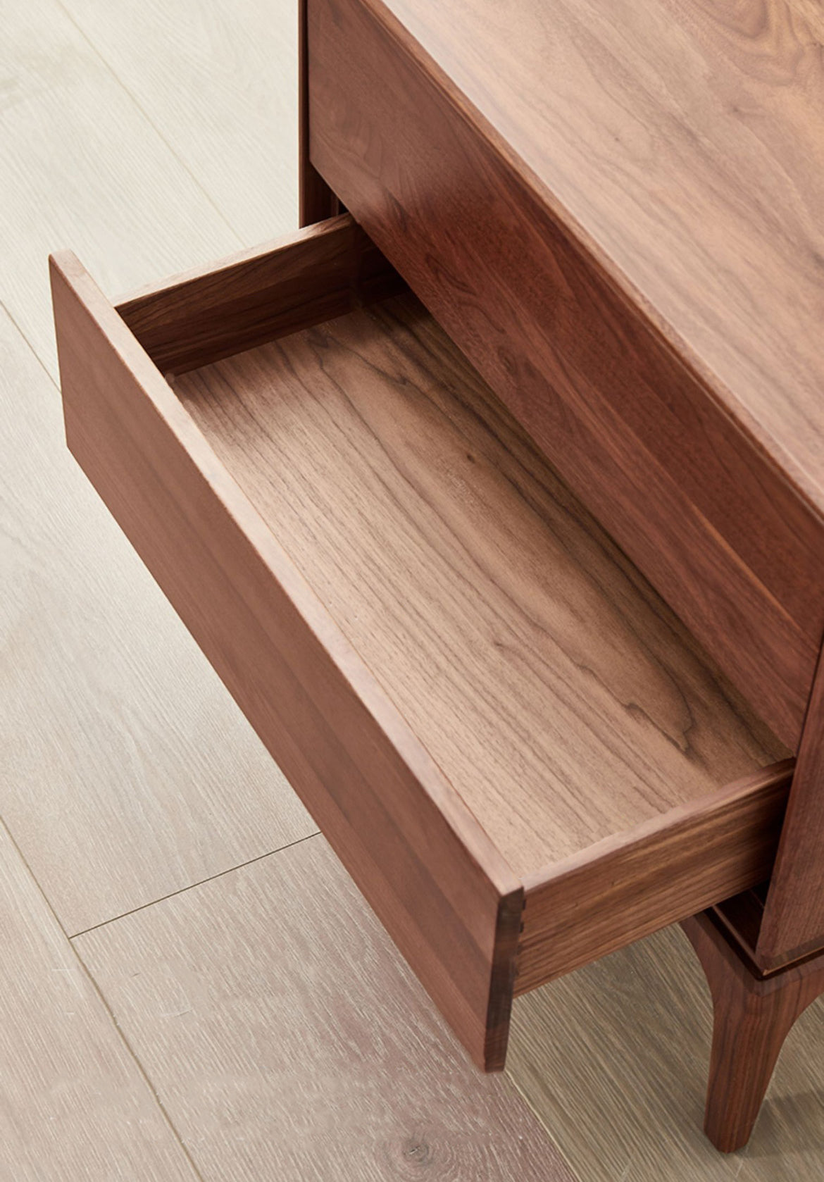 Mazonvintage-Charming Walnut Wood Nightstand with a Drawer