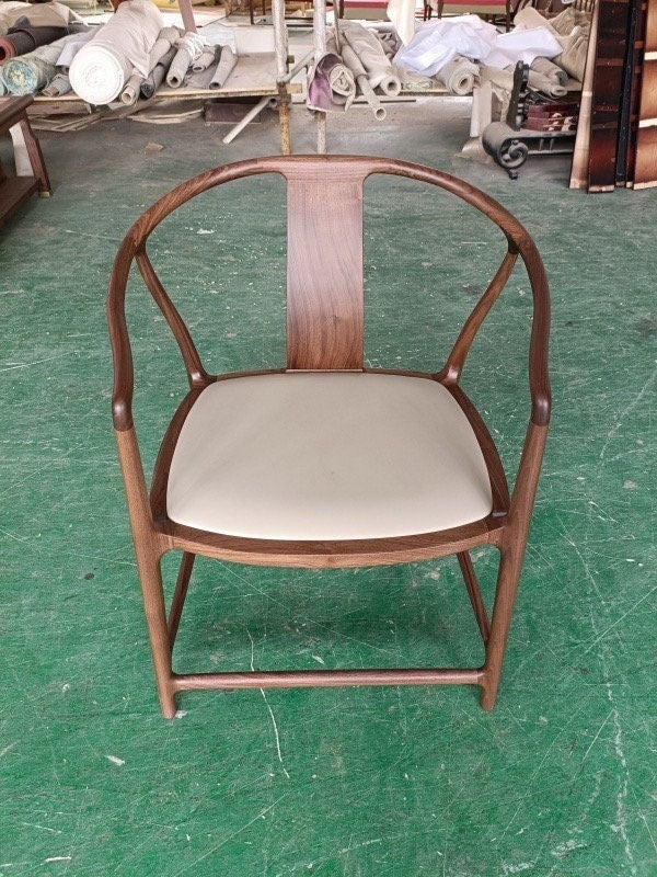 Mazonvintage-Ming-Style Horseshoe Back Walnut Wood Armchair