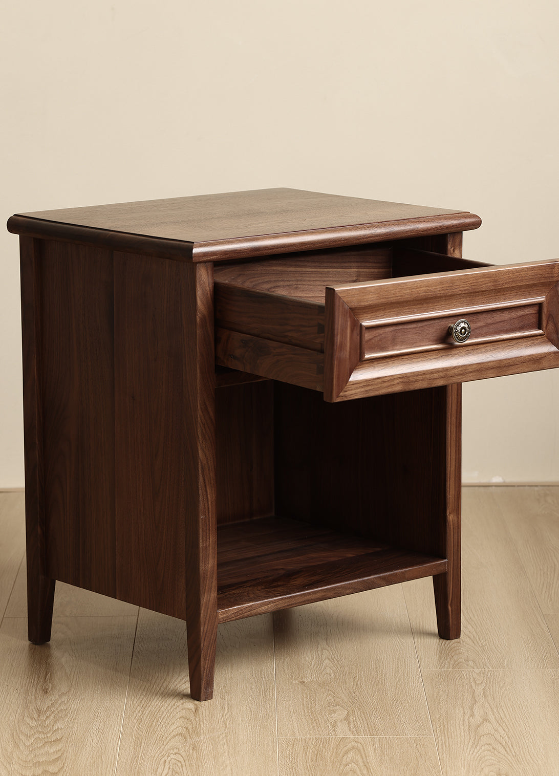 Mazonvintage-American Style Walnut Wood Bedside Table