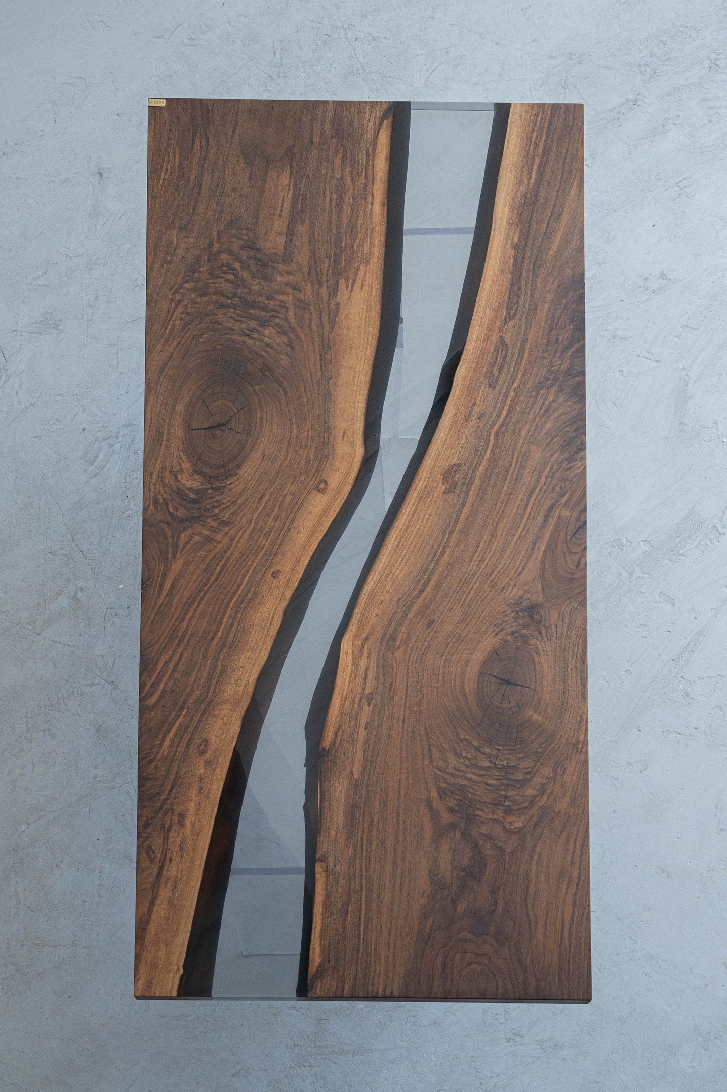 Mazonvintage-Ember Black Walnut Wood Epoxy Resin Table with Curved Shape