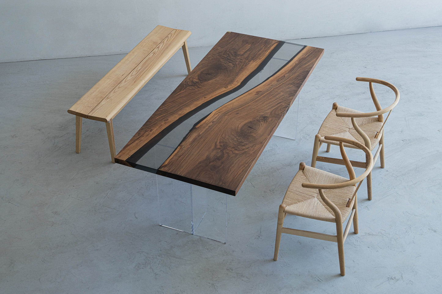 Mazonvintage-Ember Black Walnut Wood Epoxy Resin Table with Curved Shape