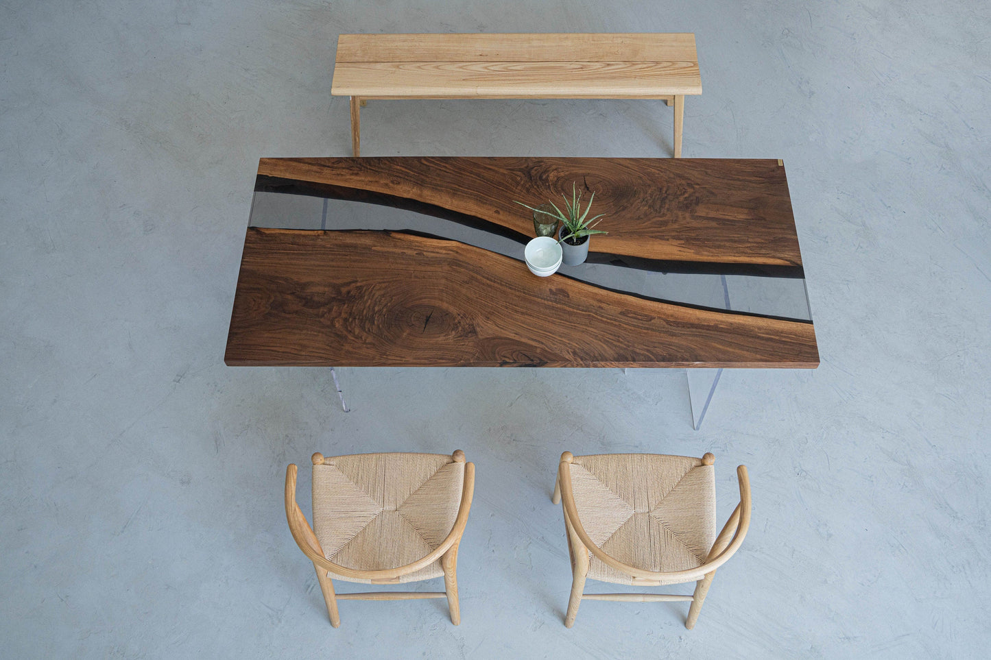 Mazonvintage-Ember Black Walnut Wood Epoxy Resin Table with Curved Shape