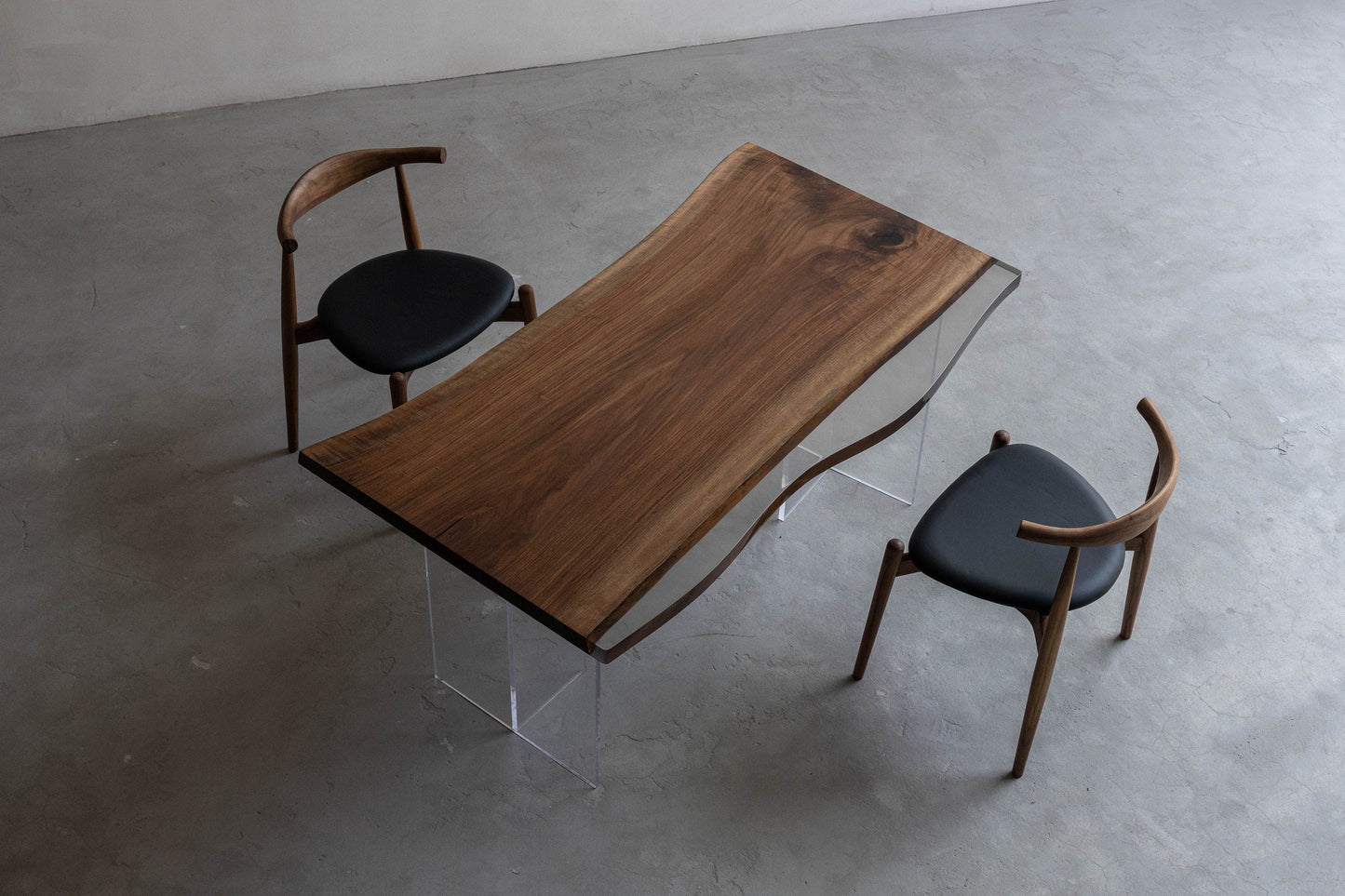 Mazonvintage-Solid Walnut Wood Coffee Table with Black Epoxy River