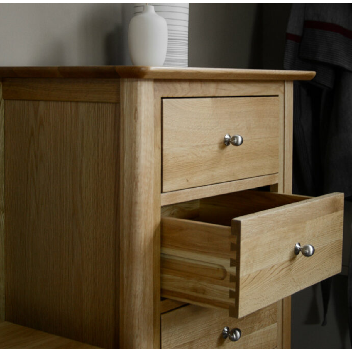 Cari Oak Wood Chest of 5 Drawers