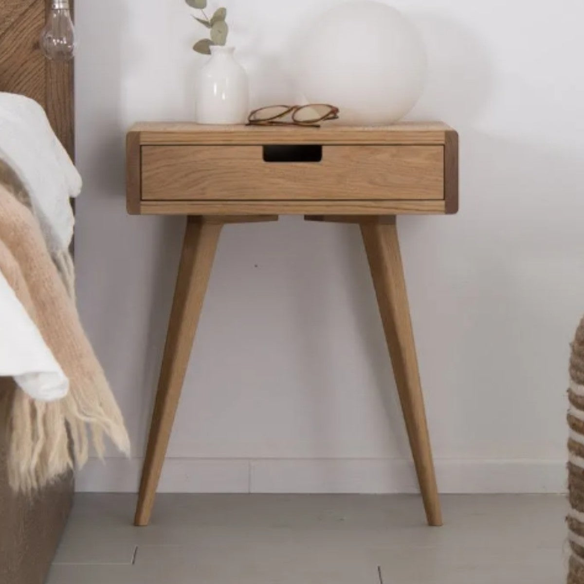 Evert Oak Wood Bedside