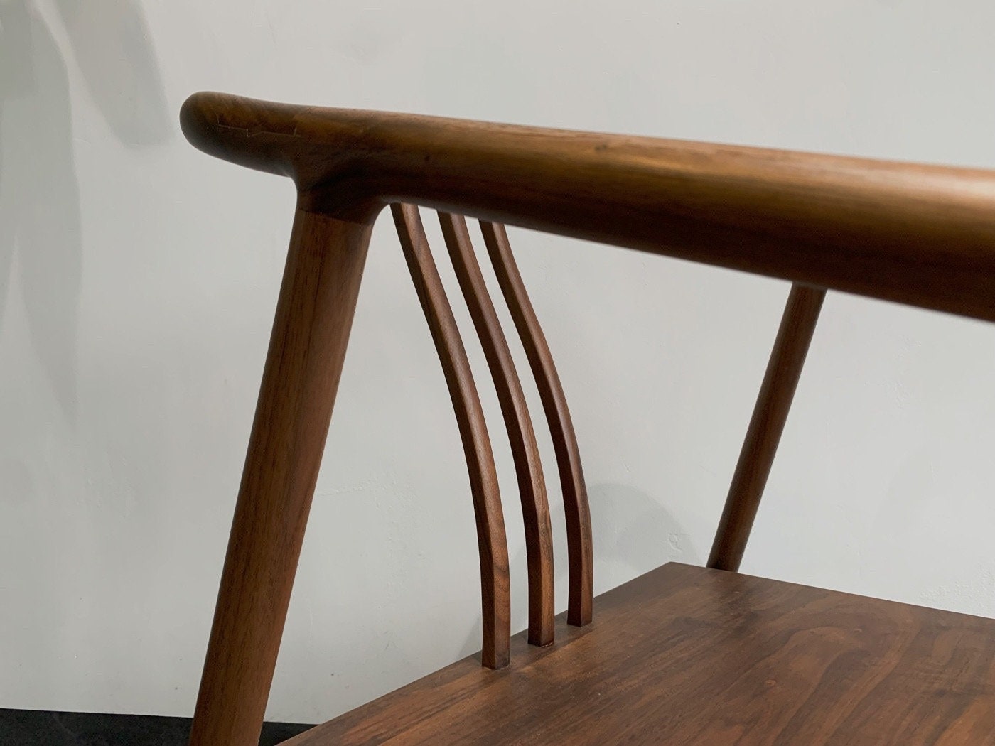 Mazonvintage-South American Walnut Wood Streak Simple Armchair