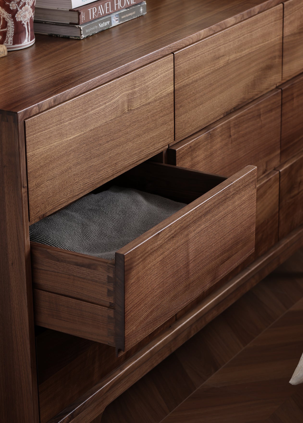 Mazonvintage-NovaTrend 9-Drawer Walnut Wood Dresser