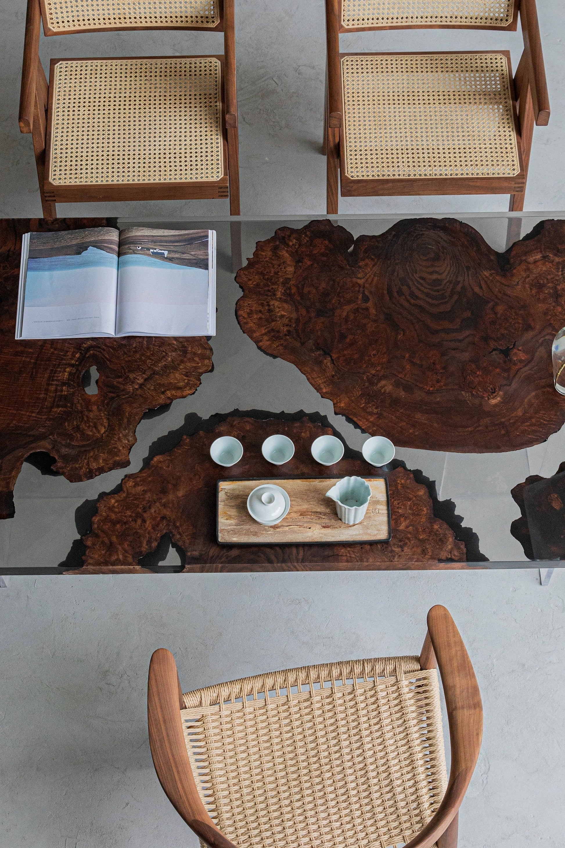 Mazonvintage-Serene Black River Butterfly Resin Table