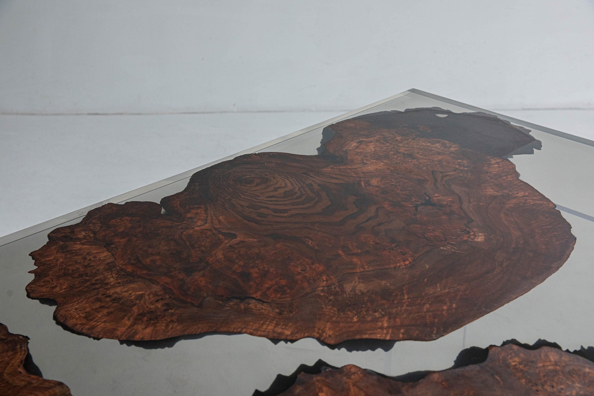 Mazonvintage-Serene Black River Butterfly Resin Table