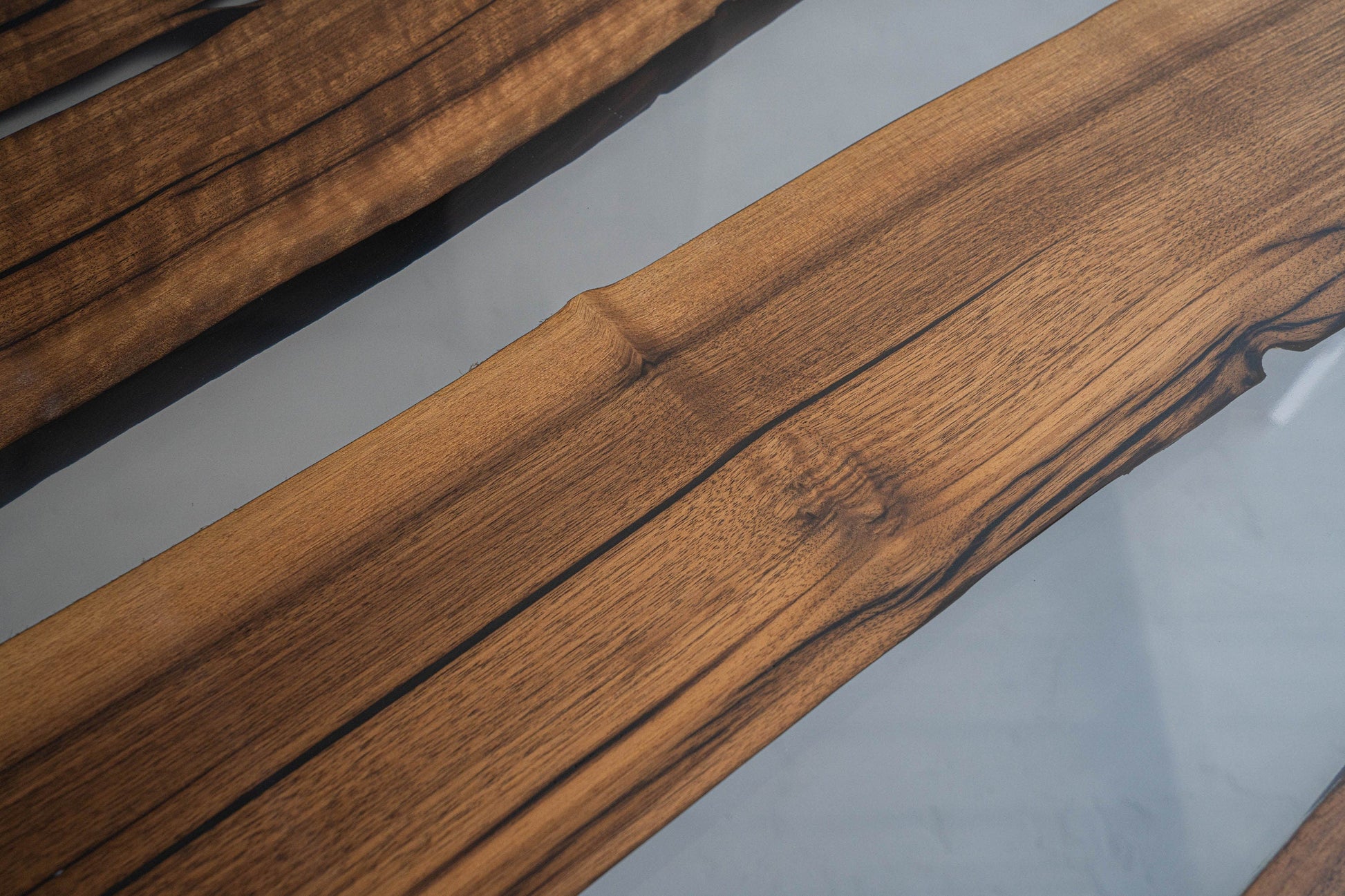 Mazonvintage-Epoxy Horizon Black Walnut Wood Table