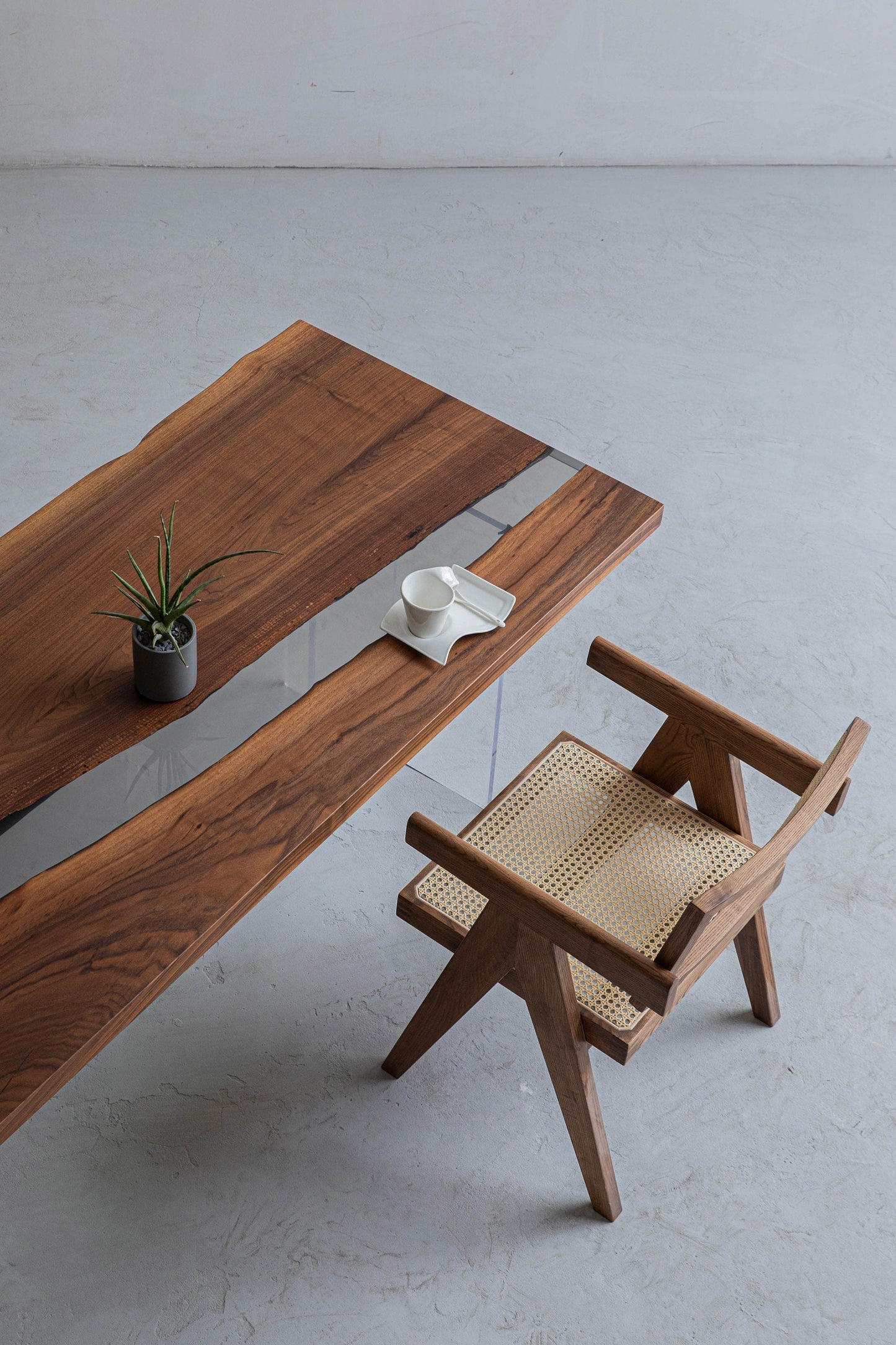 Mazonvintage-Vivid Edge Transparent Solid Wood Epoxy Resin Table