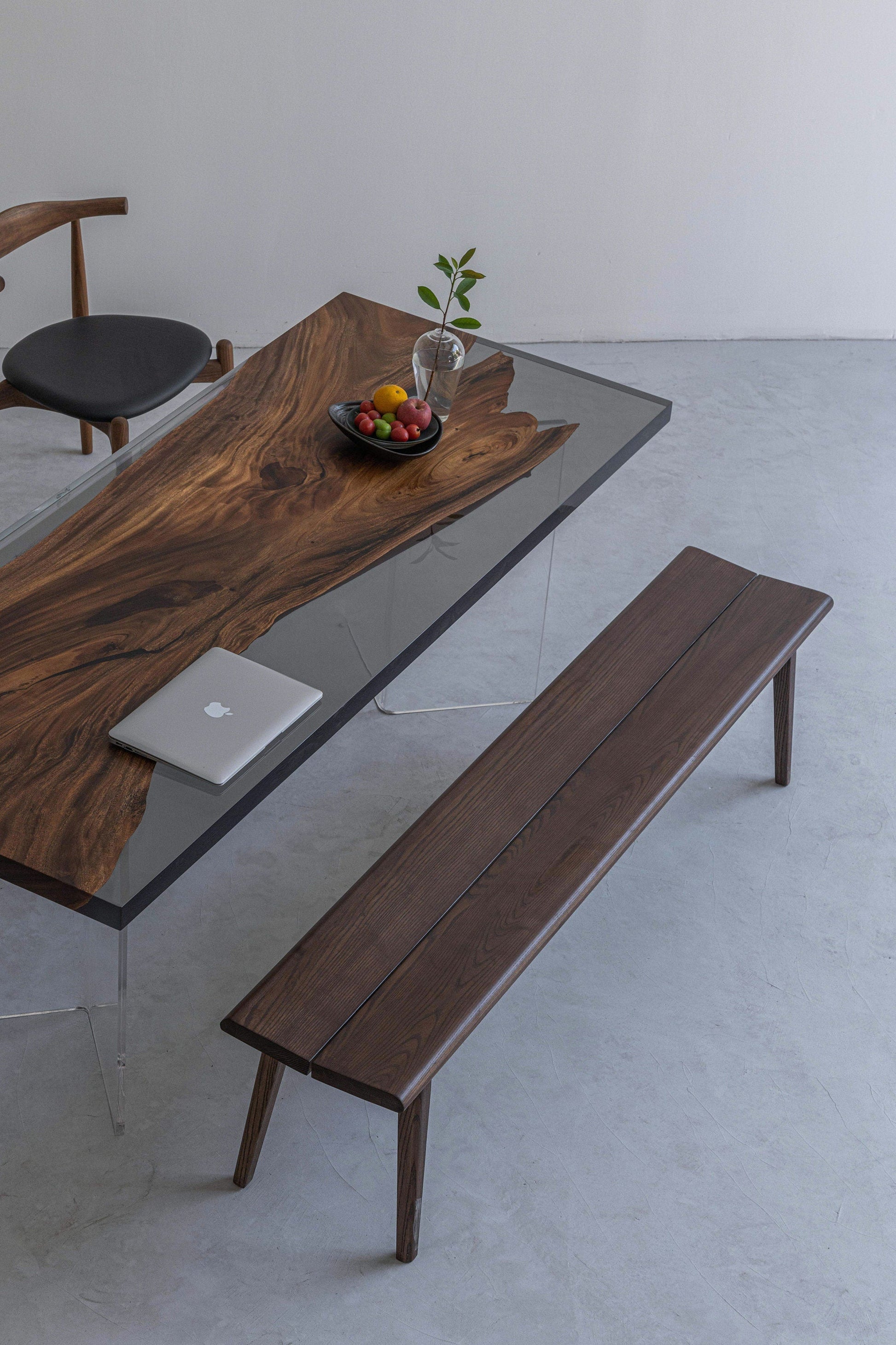 Mazonvintage-One-Piece Wood Monkey Pod Resin Table