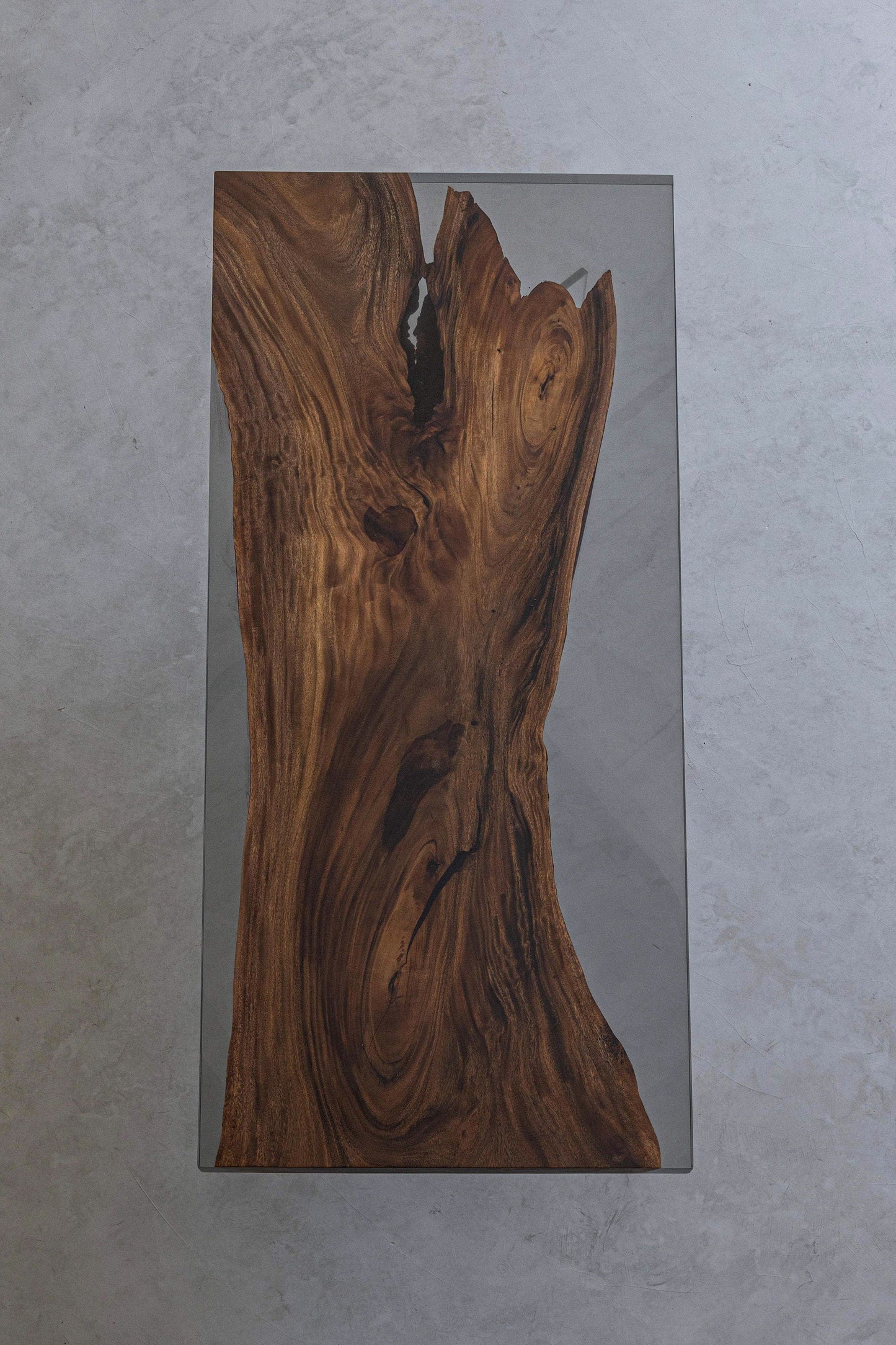 Mazonvintage-One-Piece Wood Monkey Pod Resin Table