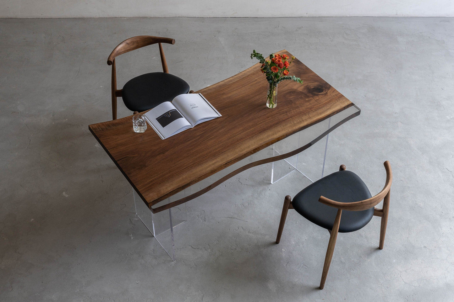 Mazonvintage-Solid Walnut Wood Coffee Table with Black Epoxy River