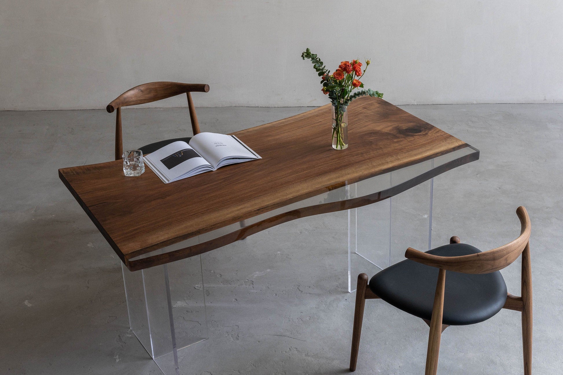 Mazonvintage-Solid Walnut Wood Coffee Table with Black Epoxy River