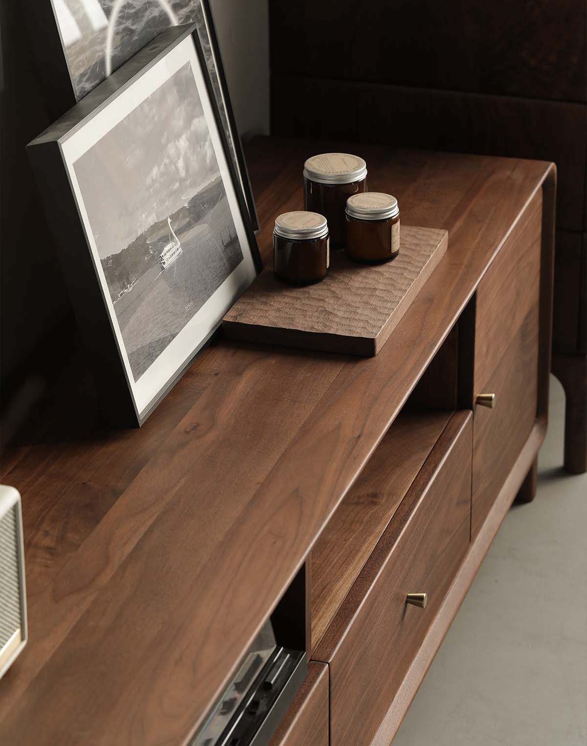 Mazonvintage-Venture Round Edge Walnut Wood TV Stand with T-Leg
