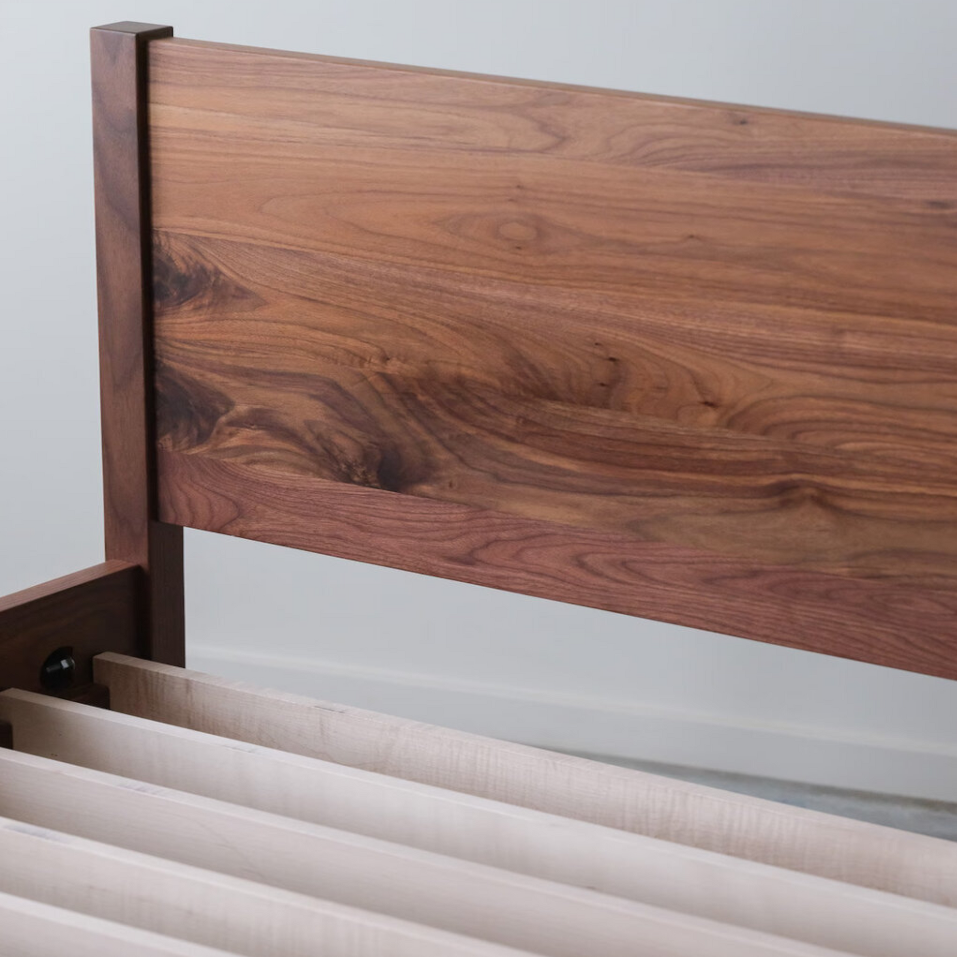 Ahti Walnut Queen Size Wood Bed